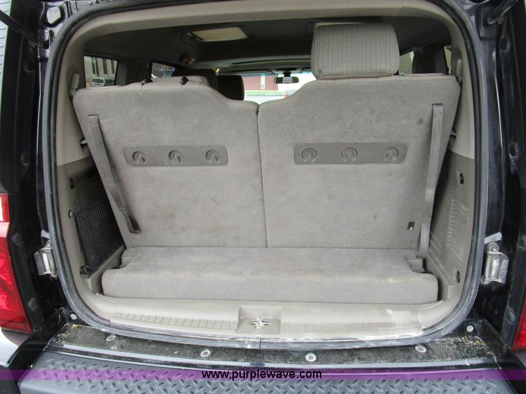 image for item D2410 2006 Jeep Commander SUV