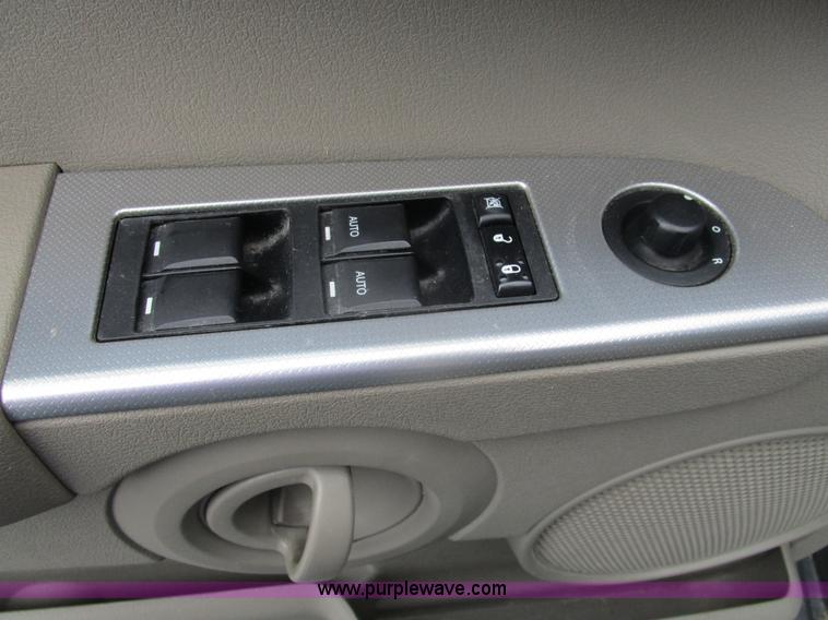 image for item D2410 2006 Jeep Commander SUV