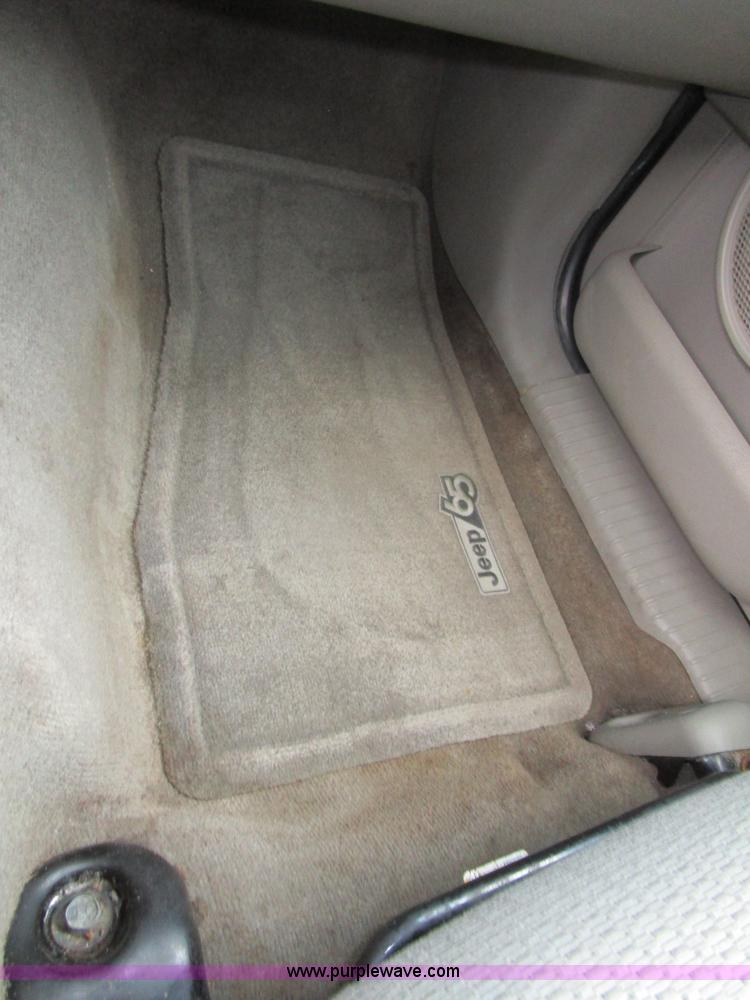 image for item D2410 2006 Jeep Commander SUV