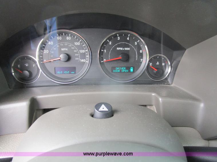 image for item D2410 2006 Jeep Commander SUV