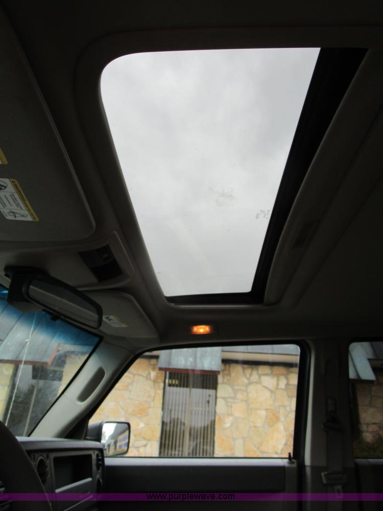 image for item D2410 2006 Jeep Commander SUV