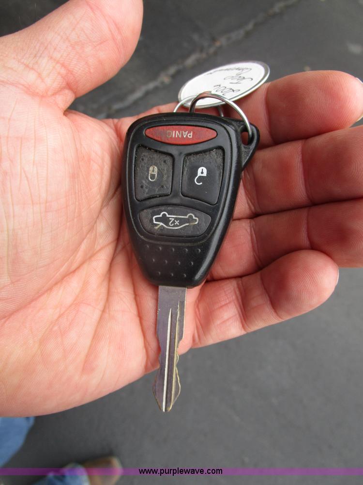 image for item D2410 2006 Jeep Commander SUV