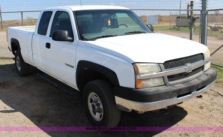 image for item F7659 2003 Chevrolet Silverado 2500HD Ext. Cab pickup truck