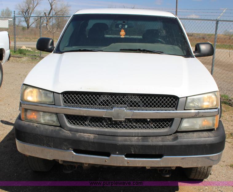 image for item F7659 2003 Chevrolet Silverado 2500HD Ext. Cab pickup truck