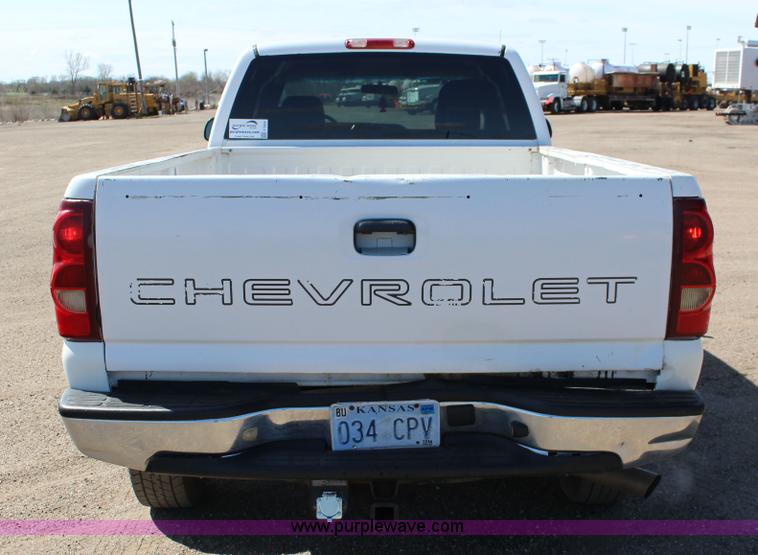 image for item F7659 2003 Chevrolet Silverado 2500HD Ext. Cab pickup truck