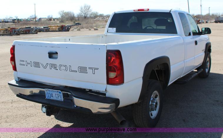 image for item F7659 2003 Chevrolet Silverado 2500HD Ext. Cab pickup truck