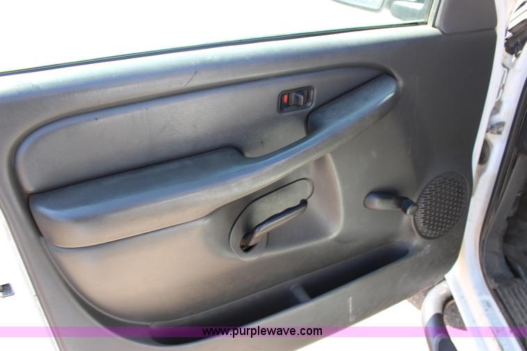 image for item F7659 2003 Chevrolet Silverado 2500HD Ext. Cab pickup truck