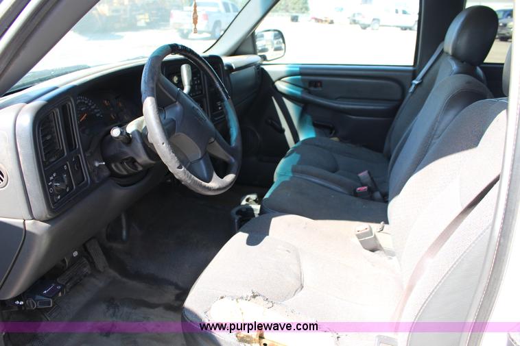 image for item F7659 2003 Chevrolet Silverado 2500HD Ext. Cab pickup truck