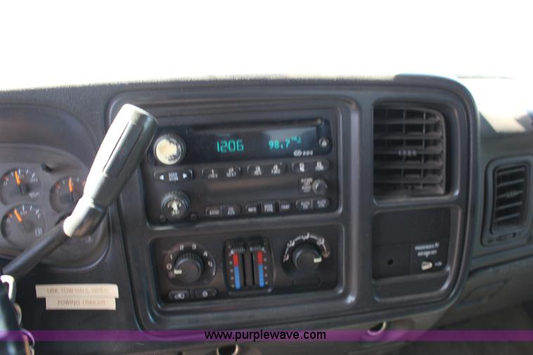 image for item F7659 2003 Chevrolet Silverado 2500HD Ext. Cab pickup truck