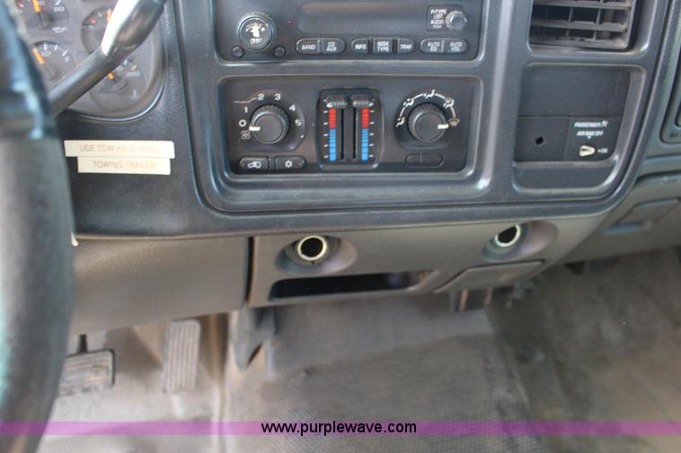 image for item F7659 2003 Chevrolet Silverado 2500HD Ext. Cab pickup truck