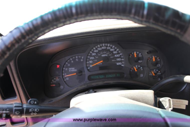 image for item F7659 2003 Chevrolet Silverado 2500HD Ext. Cab pickup truck