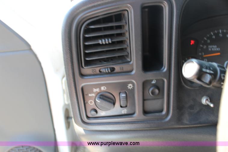 image for item F7659 2003 Chevrolet Silverado 2500HD Ext. Cab pickup truck