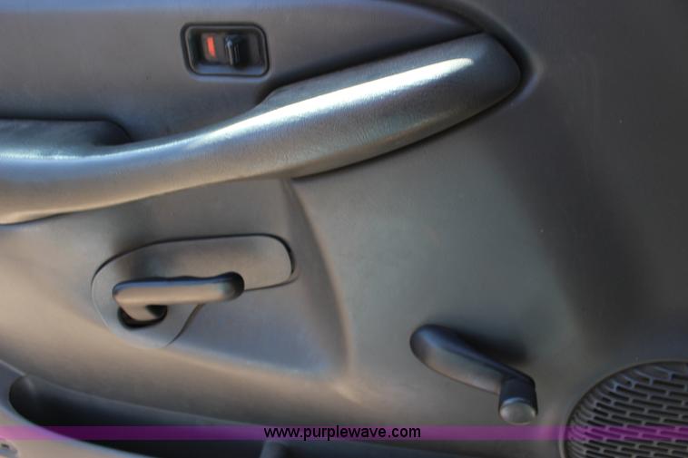 image for item F7659 2003 Chevrolet Silverado 2500HD Ext. Cab pickup truck