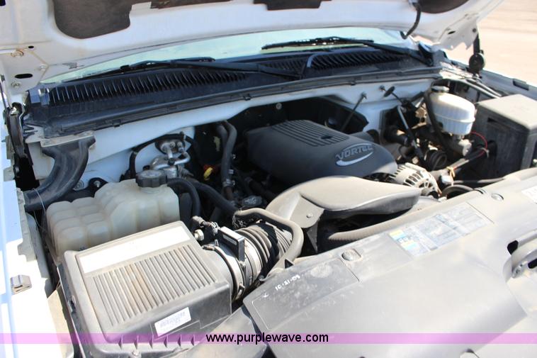 image for item F7659 2003 Chevrolet Silverado 2500HD Ext. Cab pickup truck