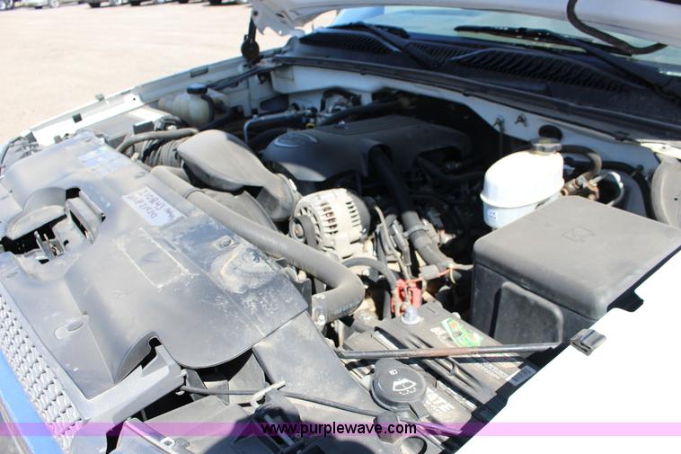 image for item F7659 2003 Chevrolet Silverado 2500HD Ext. Cab pickup truck