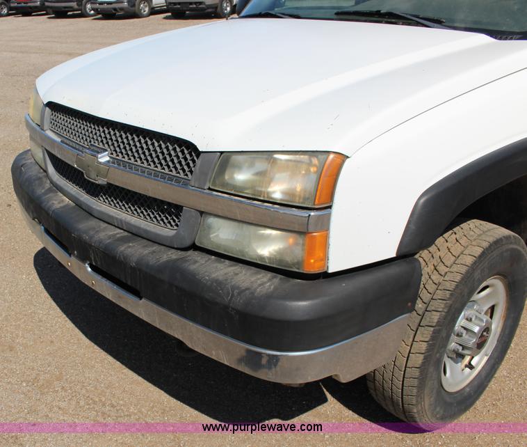 image for item F7659 2003 Chevrolet Silverado 2500HD Ext. Cab pickup truck
