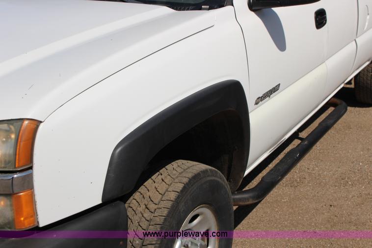 image for item F7659 2003 Chevrolet Silverado 2500HD Ext. Cab pickup truck