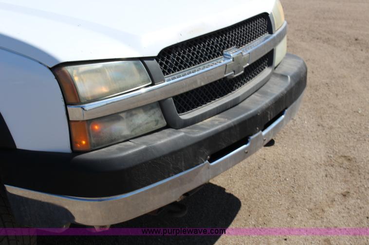 image for item F7659 2003 Chevrolet Silverado 2500HD Ext. Cab pickup truck