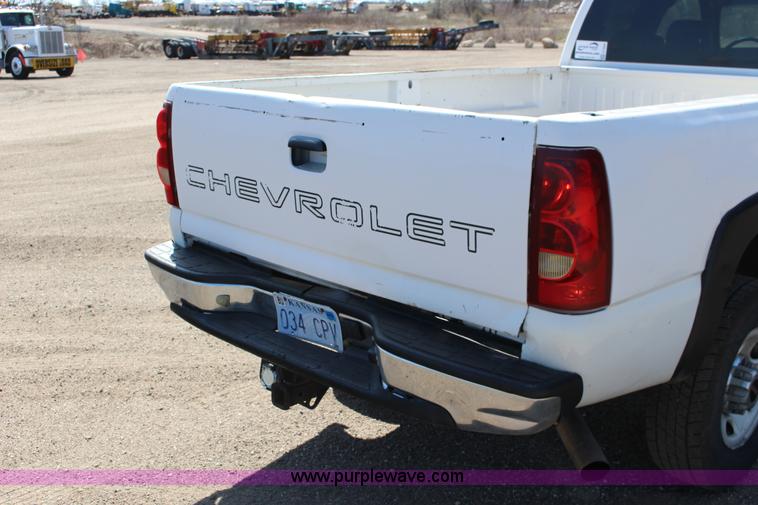 image for item F7659 2003 Chevrolet Silverado 2500HD Ext. Cab pickup truck