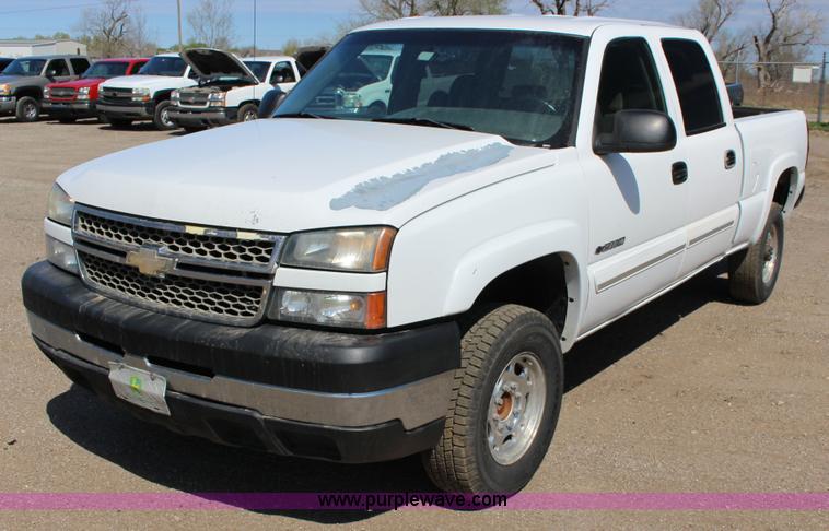 image for item F7660 2006 Chevrolet Silverado 2500HD Crew Cab pickup truck