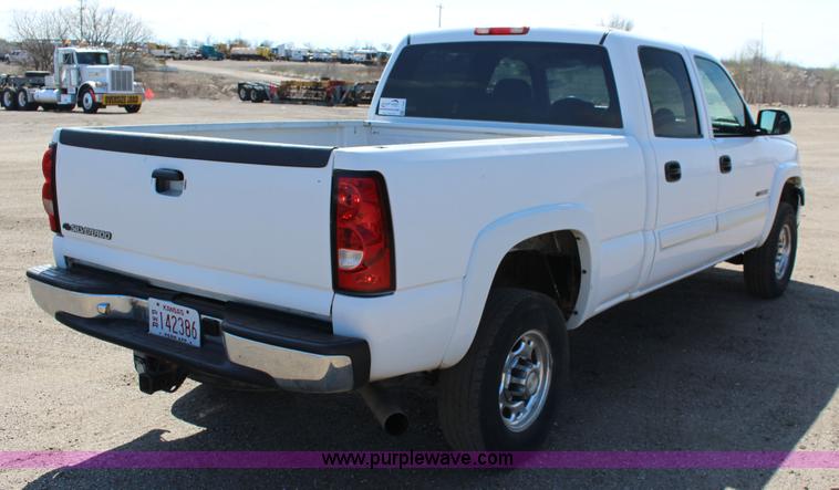 image for item F7660 2006 Chevrolet Silverado 2500HD Crew Cab pickup truck