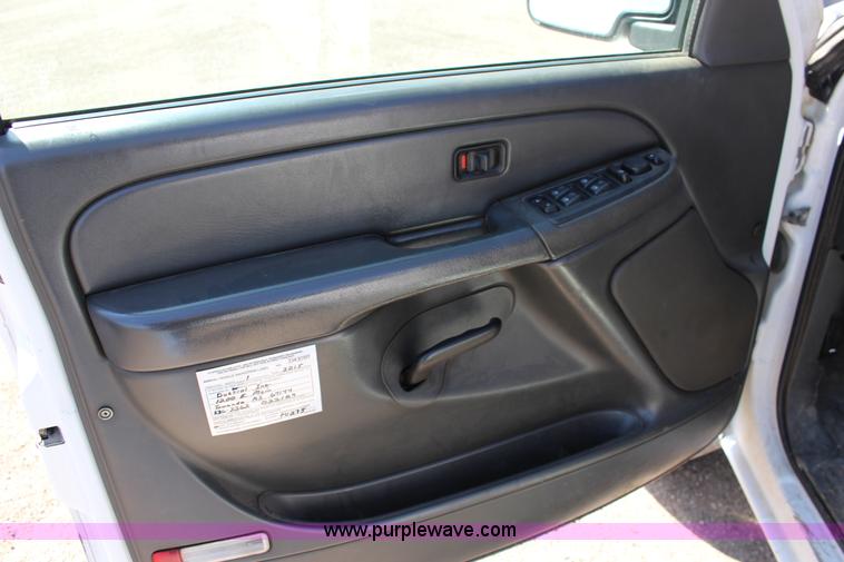 image for item F7660 2006 Chevrolet Silverado 2500HD Crew Cab pickup truck