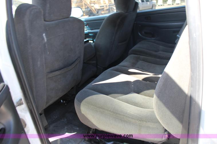 image for item F7660 2006 Chevrolet Silverado 2500HD Crew Cab pickup truck