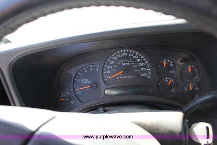 image for item F7660 2006 Chevrolet Silverado 2500HD Crew Cab pickup truck