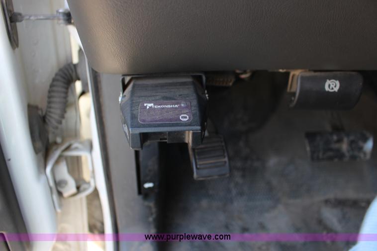 image for item F7660 2006 Chevrolet Silverado 2500HD Crew Cab pickup truck