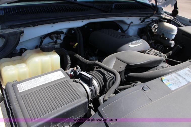 image for item F7660 2006 Chevrolet Silverado 2500HD Crew Cab pickup truck