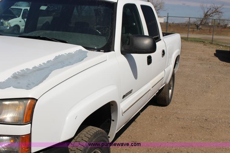 image for item F7660 2006 Chevrolet Silverado 2500HD Crew Cab pickup truck