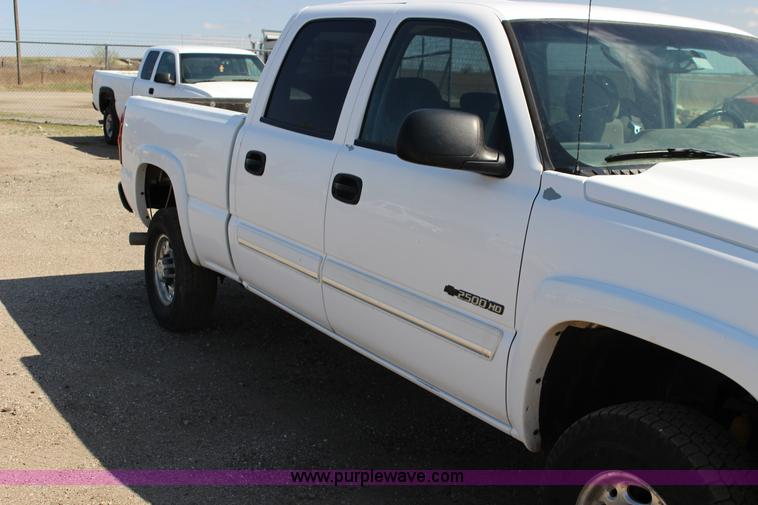 image for item F7660 2006 Chevrolet Silverado 2500HD Crew Cab pickup truck