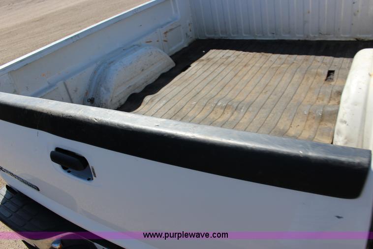 image for item F7660 2006 Chevrolet Silverado 2500HD Crew Cab pickup truck