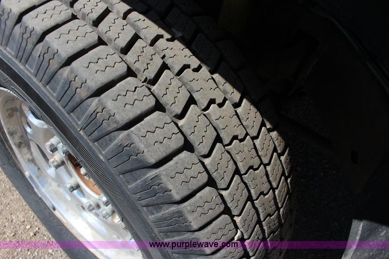 image for item F7660 2006 Chevrolet Silverado 2500HD Crew Cab pickup truck