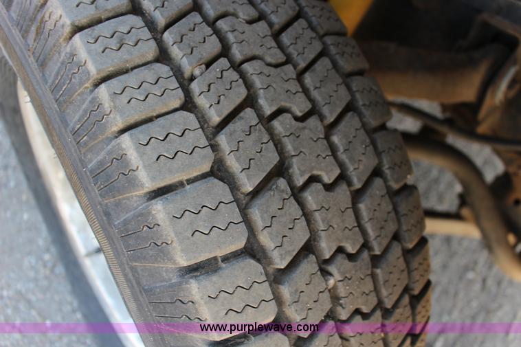 image for item F7660 2006 Chevrolet Silverado 2500HD Crew Cab pickup truck