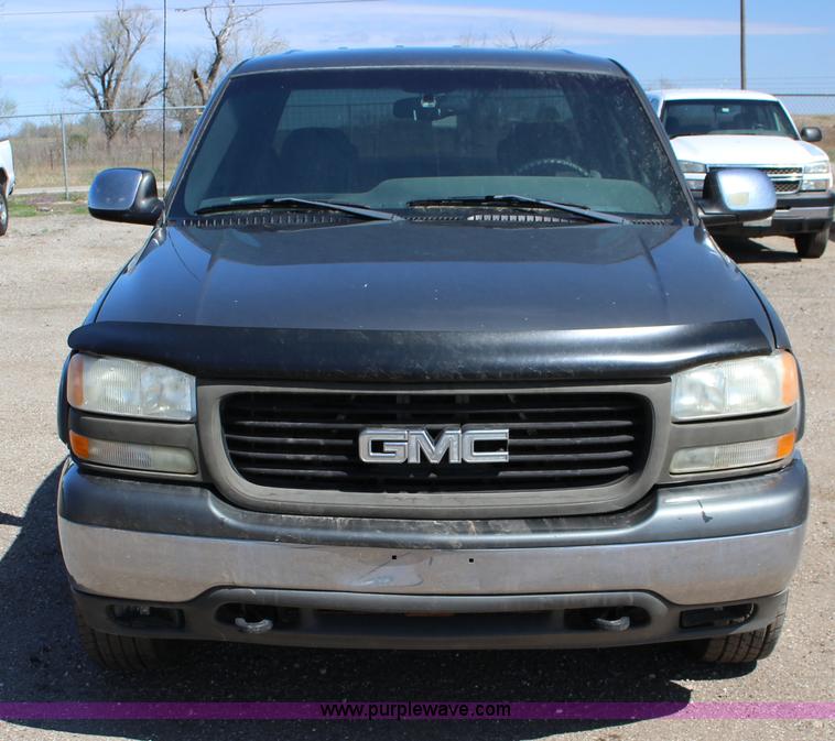 image for item F7661 2002 GMC Sierra 1500HD Crew Cab pickup truck