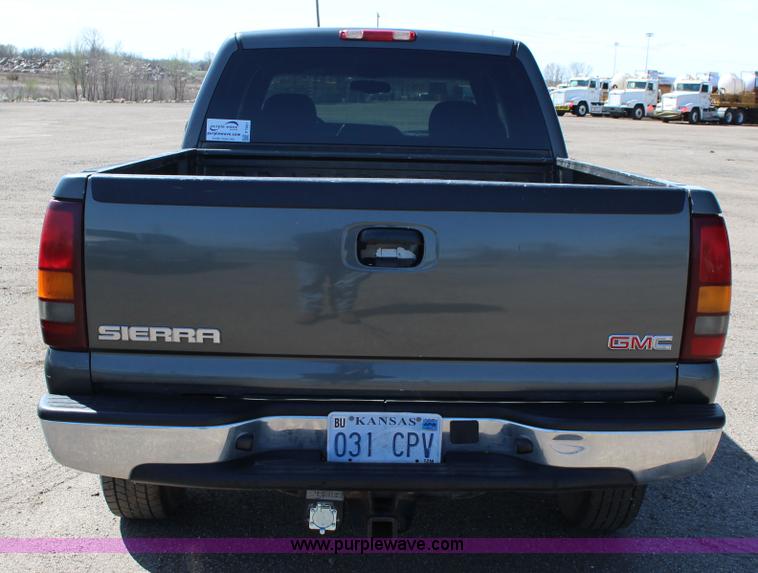 image for item F7661 2002 GMC Sierra 1500HD Crew Cab pickup truck