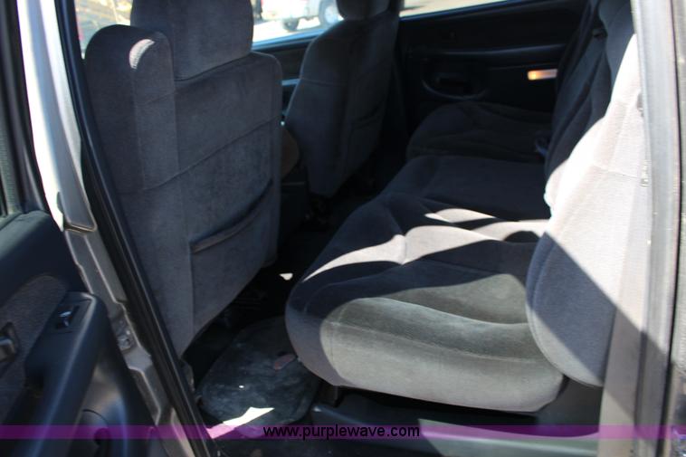 image for item F7661 2002 GMC Sierra 1500HD Crew Cab pickup truck