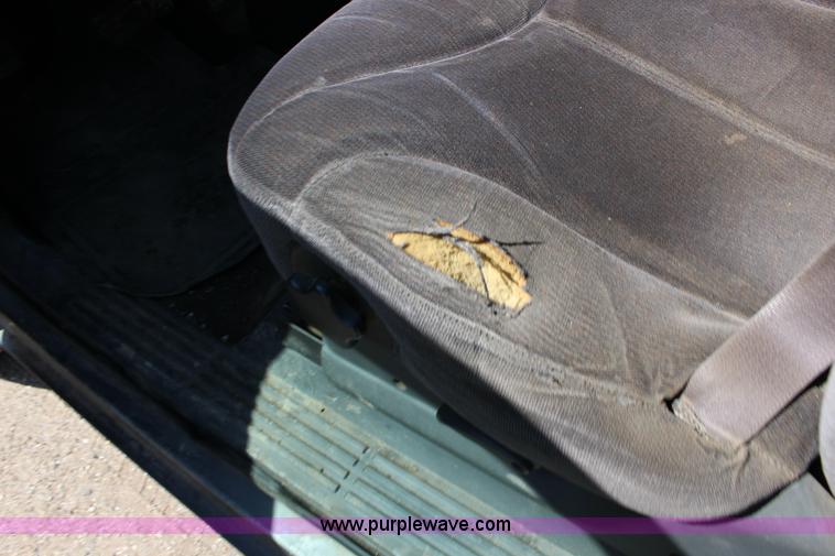 image for item F7661 2002 GMC Sierra 1500HD Crew Cab pickup truck