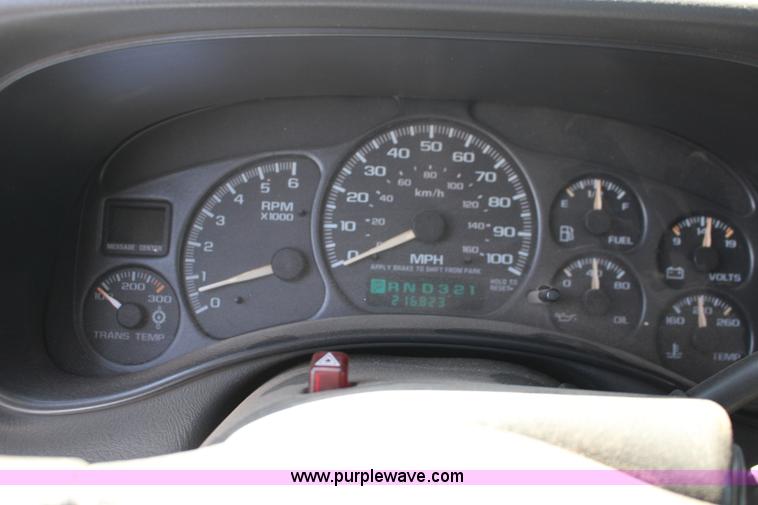 image for item F7661 2002 GMC Sierra 1500HD Crew Cab pickup truck