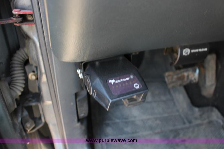 image for item F7661 2002 GMC Sierra 1500HD Crew Cab pickup truck