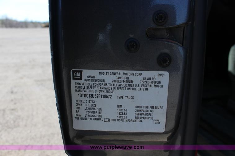 image for item F7661 2002 GMC Sierra 1500HD Crew Cab pickup truck