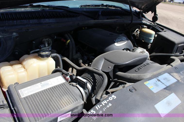 image for item F7661 2002 GMC Sierra 1500HD Crew Cab pickup truck