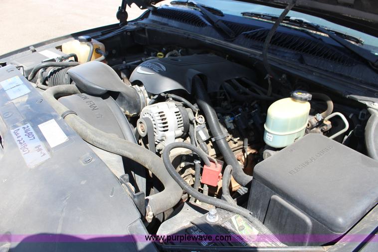 image for item F7661 2002 GMC Sierra 1500HD Crew Cab pickup truck