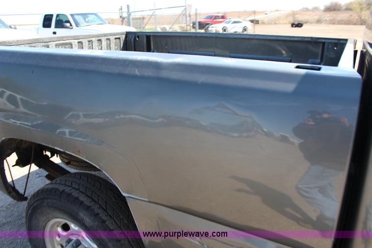 image for item F7661 2002 GMC Sierra 1500HD Crew Cab pickup truck