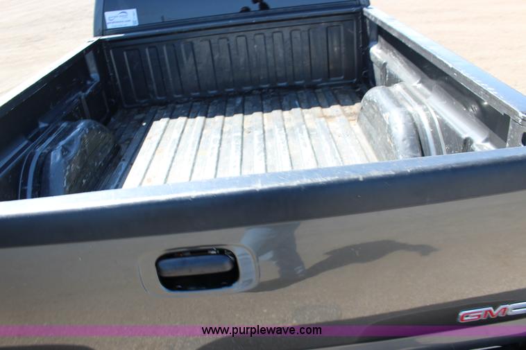 image for item F7661 2002 GMC Sierra 1500HD Crew Cab pickup truck