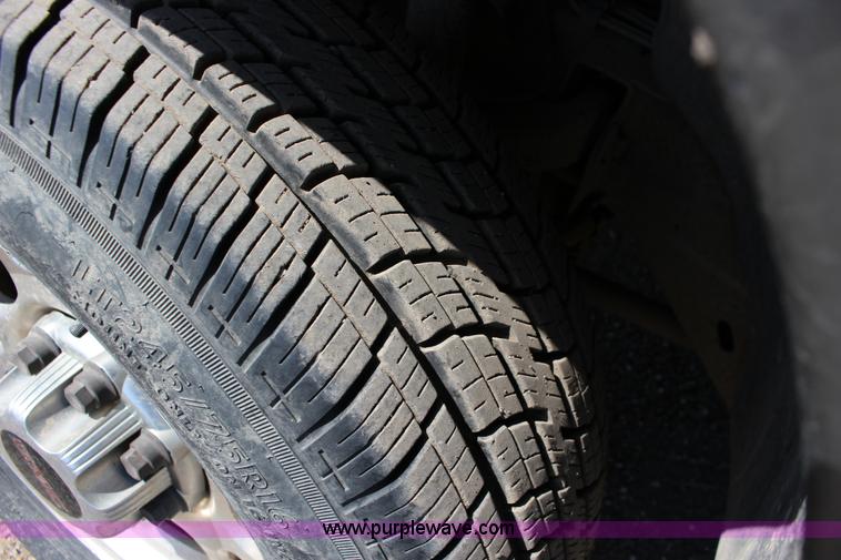 image for item F7661 2002 GMC Sierra 1500HD Crew Cab pickup truck