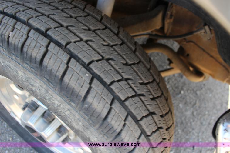 image for item F7661 2002 GMC Sierra 1500HD Crew Cab pickup truck