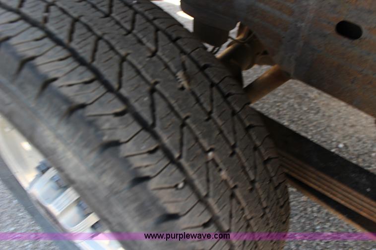 image for item F7661 2002 GMC Sierra 1500HD Crew Cab pickup truck