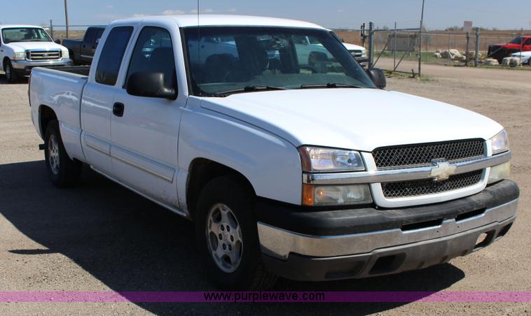 image for item F7663 2004 Chevrolet Silverado 1500 Ext. Cab pickup truck